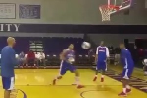 夸張的彈跳！連續的原地大風車扣籃！鄧肯：我當初就是這么想的~